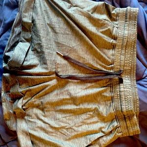 Born primitive relaxed short, like new